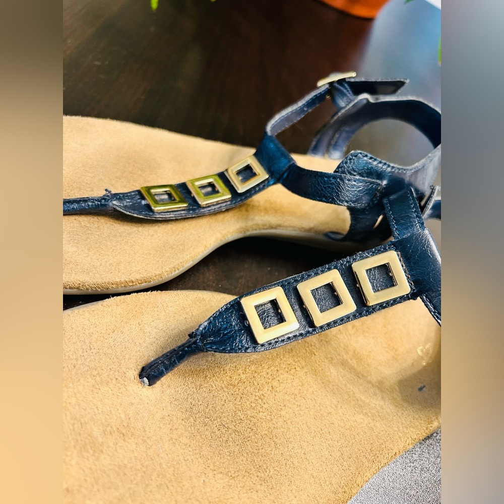Aerosoles Navy Thong Sandals with Gold Detailing | Size 6.5 - Picture 7 of 13